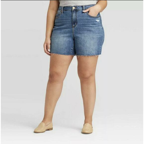Universal Thread Boyfriend Shorts Women’s Size 22W Medium Wash - Picture 1 of 8